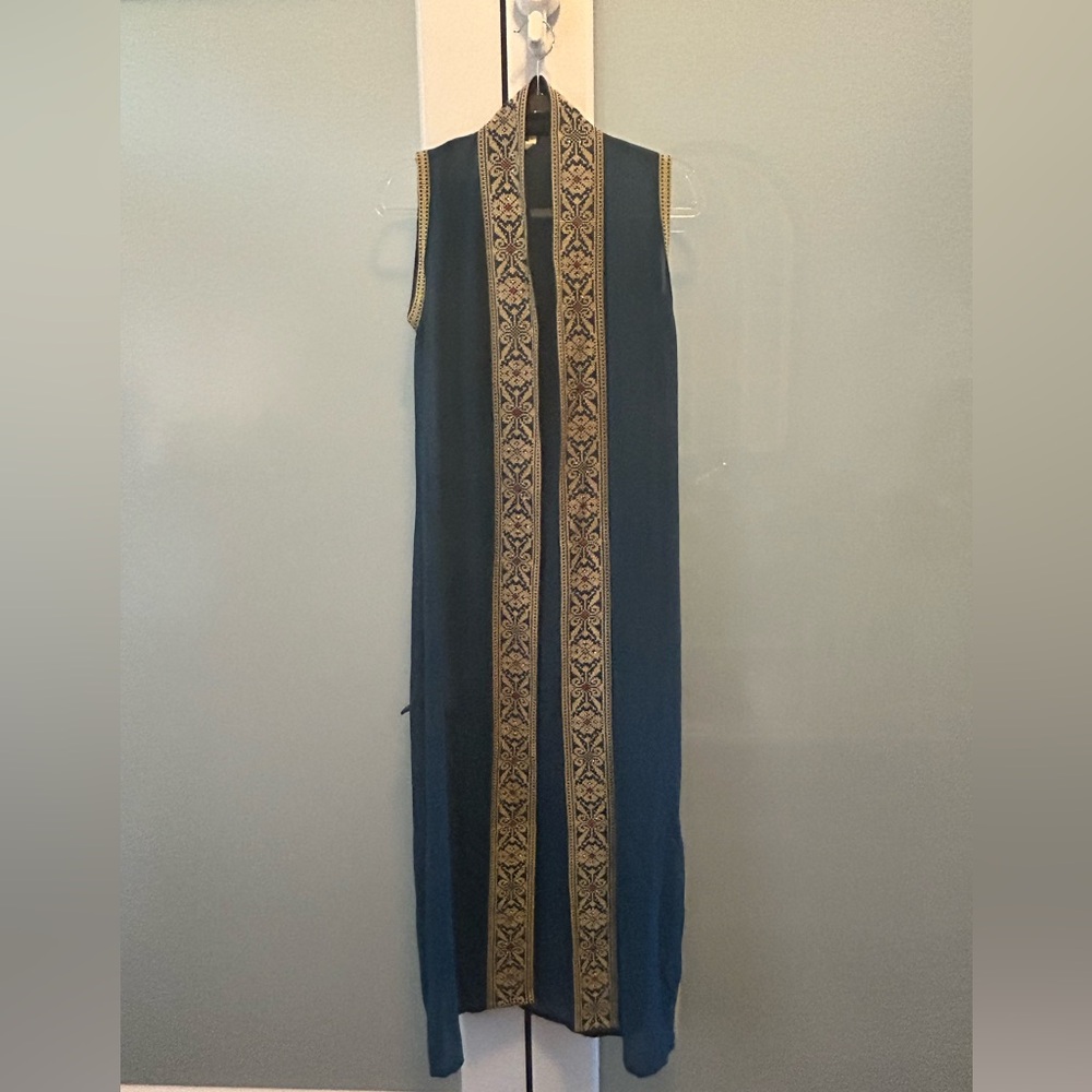 Elegant Tealish and Gold Sleeveless embroidered size large